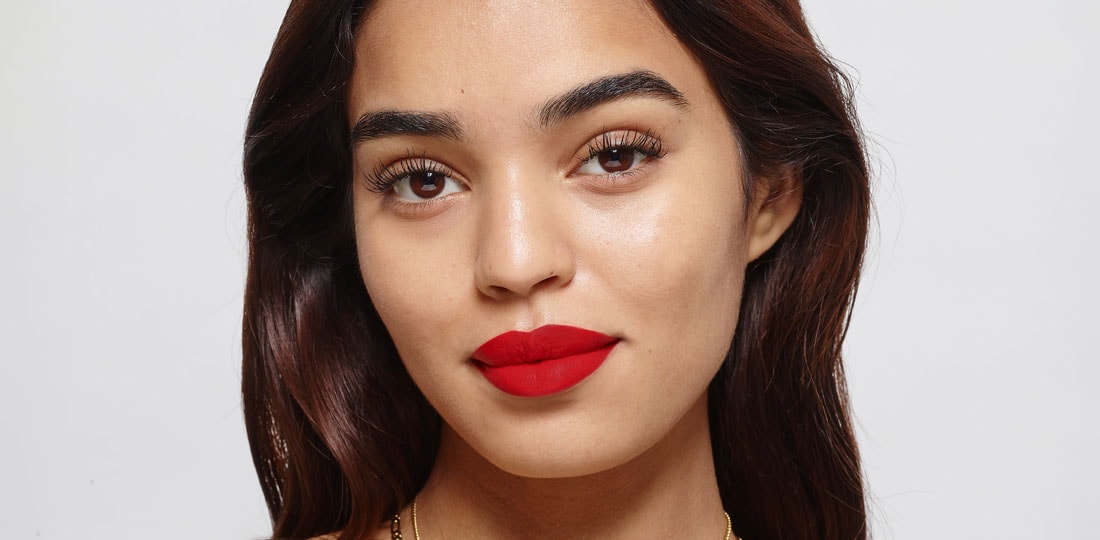 OAP   MAKEUP   LIPS   CR VOLUME MATTE   2021   BEAUTY SHOT   MEDIUM 1 1100x540