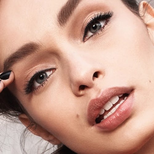 Luma Grothe Unbelievabrow Hero