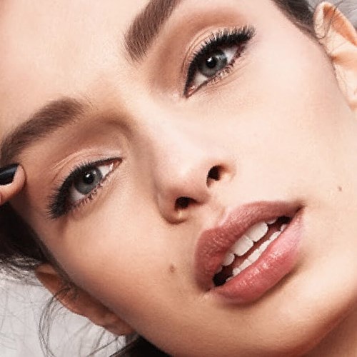 Luma Grothe Unbelievabrow Hero