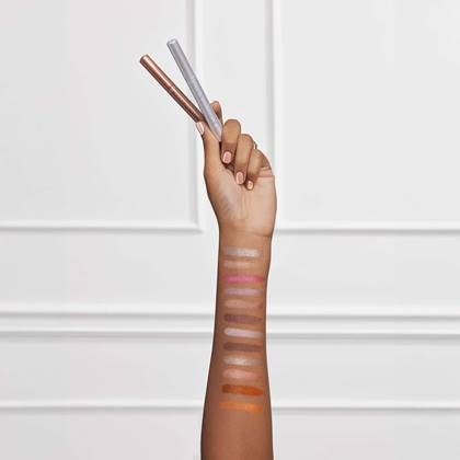 20240202 Ecom Paradise Le Shadow Stick Glow Dark Skitone