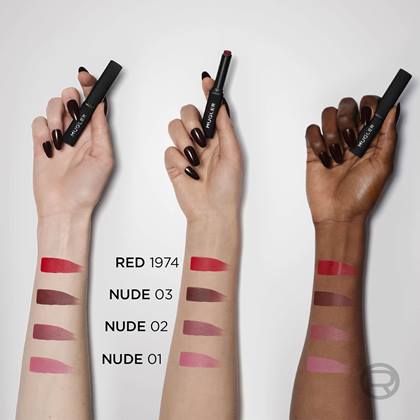 L'Oréal Paris x Mugler Power Ματ Κραγιόν Μεγάλης Διάρκειας Απόχρωση στο Χέρι